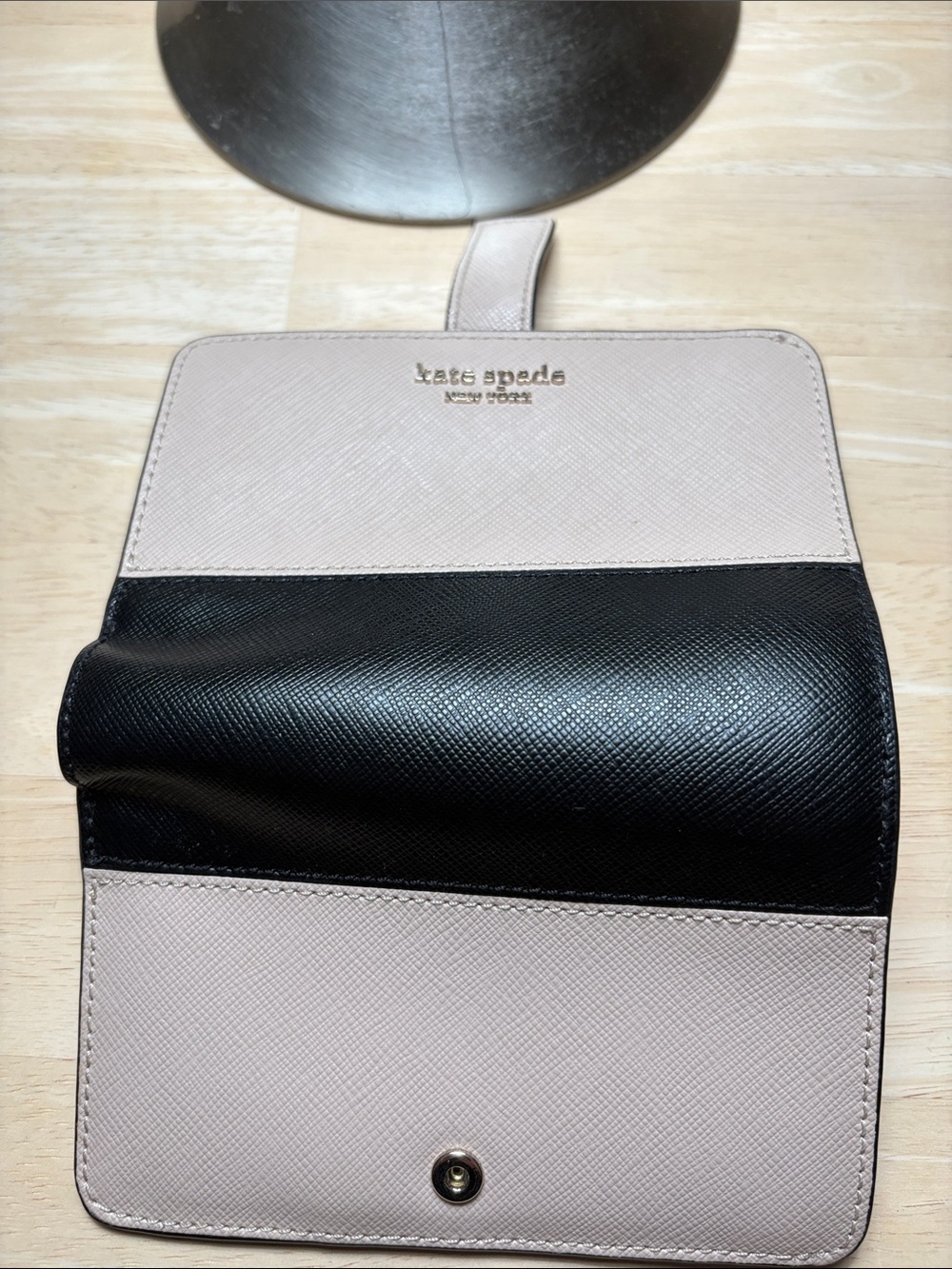 kate spade two-tone leather wallet in beige and black - Picture 3 of 9